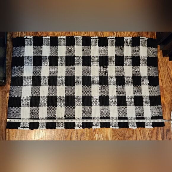 Black & White Buffalo Plaid Cotton Rug 26"x41.5" - Picture 6 of 7